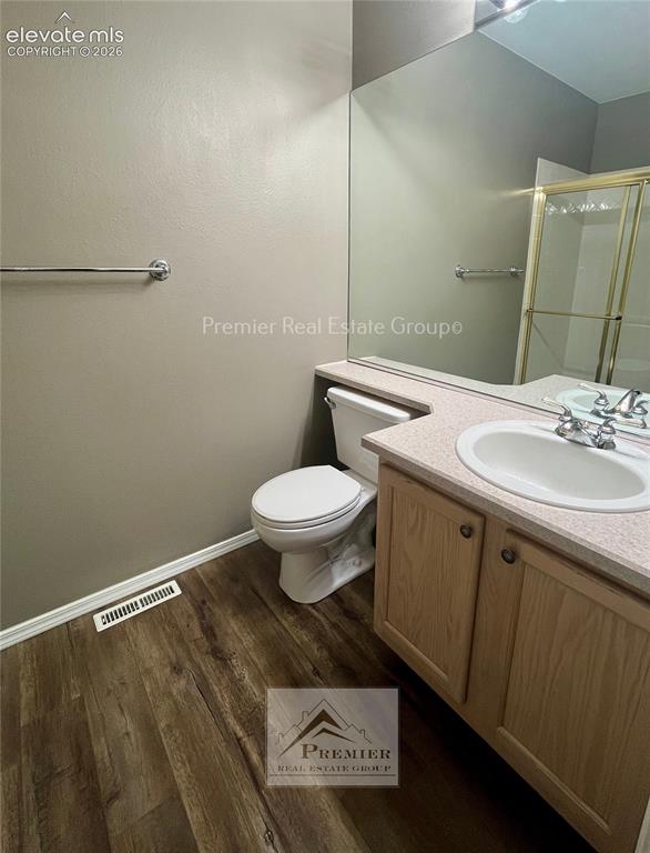 Image 18 of 24: Bathroom