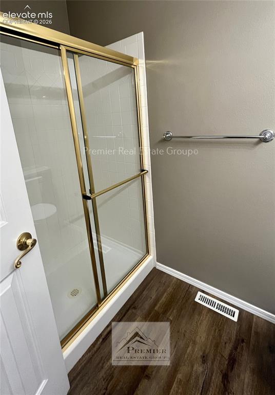 Image 19 of 24: Bathroom