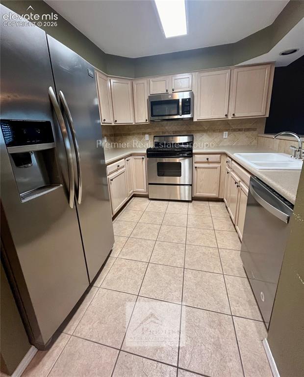 Image 5 of 24: Kitchen