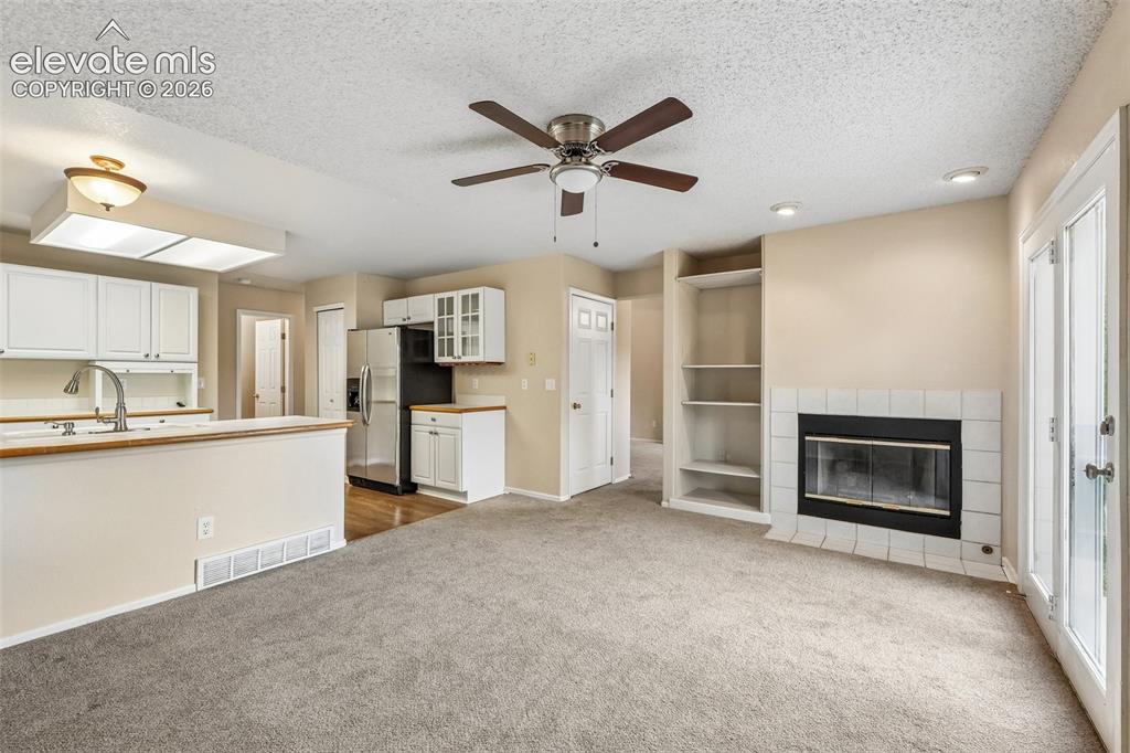 Image 4 of 29: Living Room