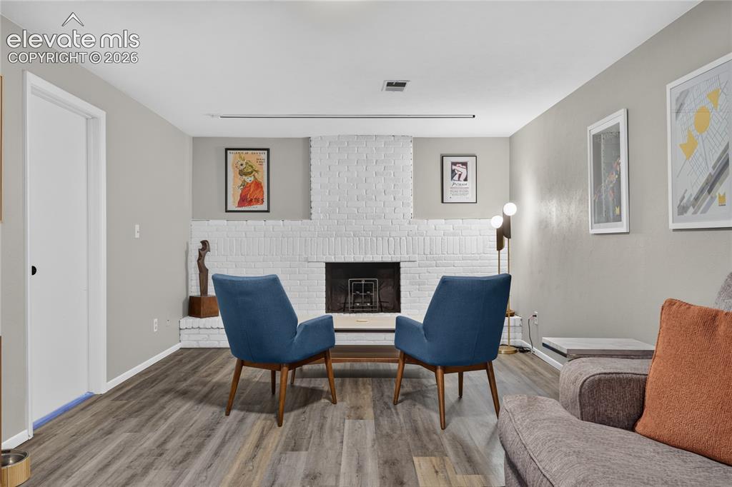 Image 23 of 46: Family Room