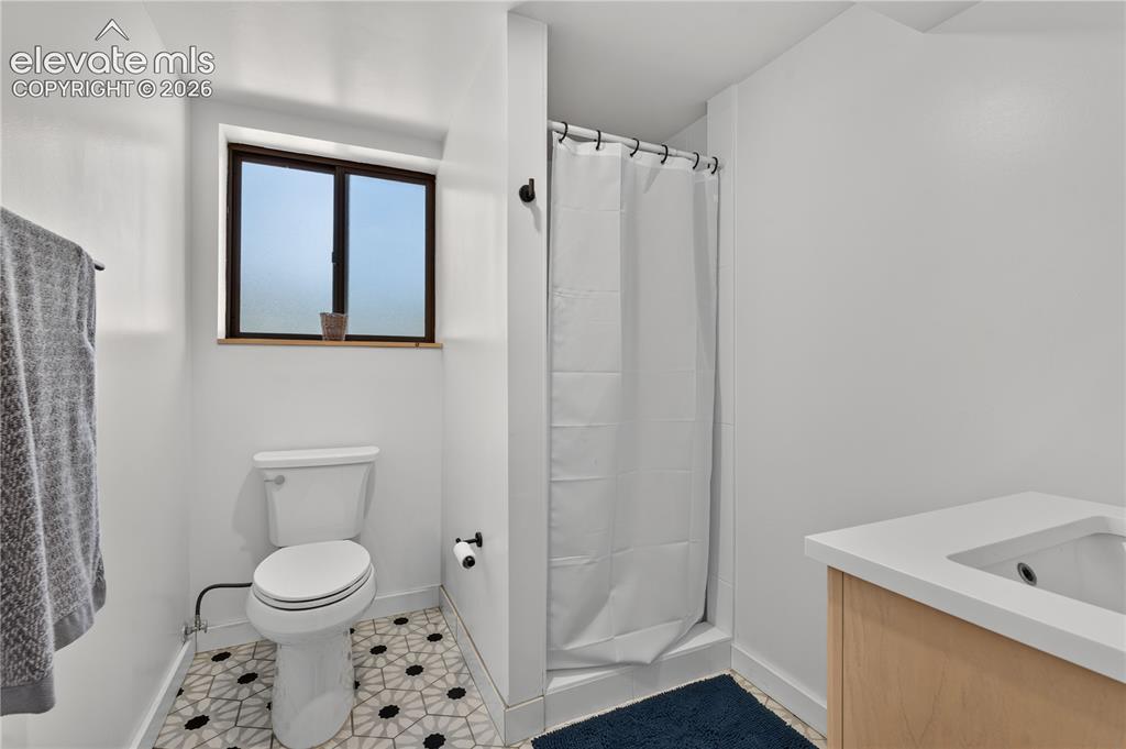 Image 29 of 46: Bathroom
