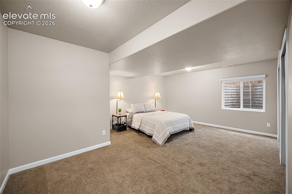 Image 18 of 29: Bedroom