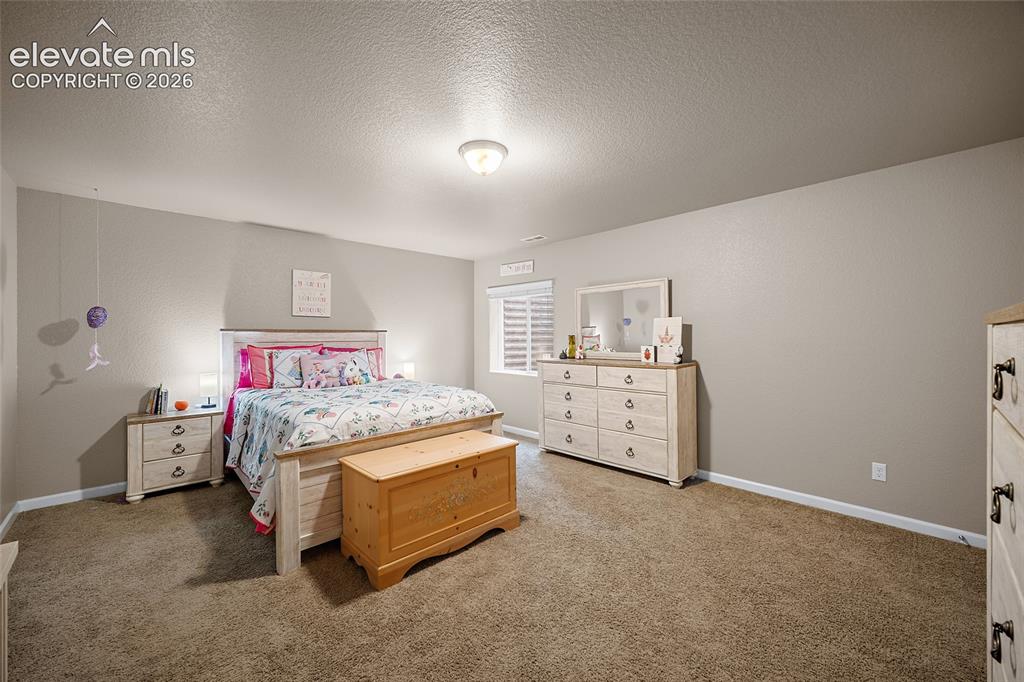 Image 19 of 29: Bedroom