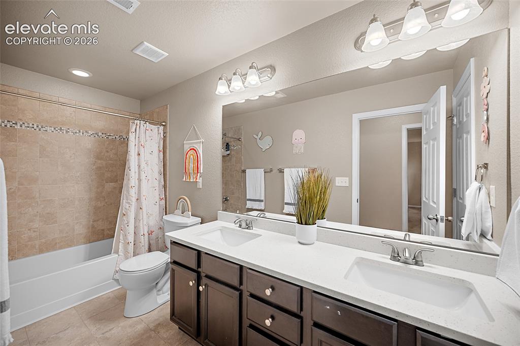 Image 21 of 29: Bathroom