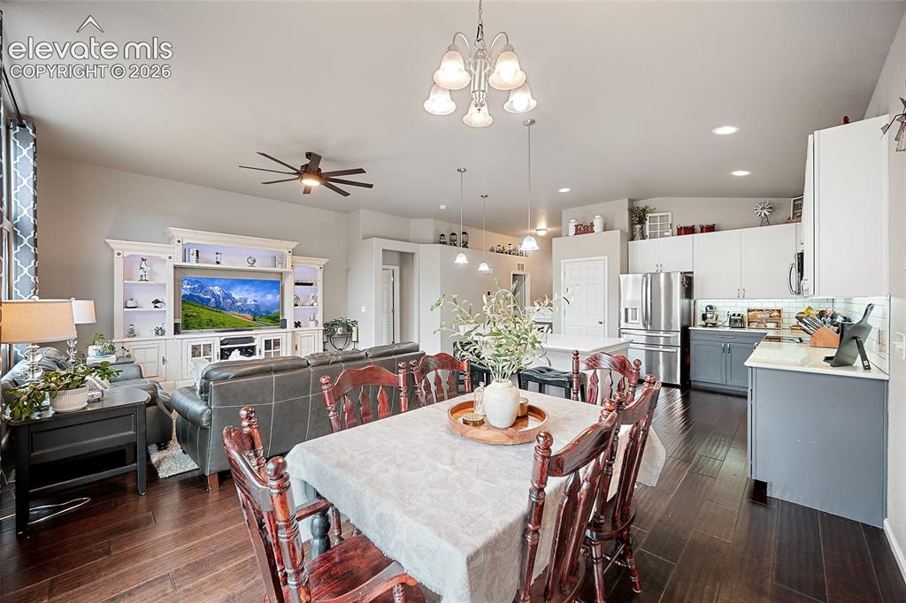 Image 7 of 29: Dining Area