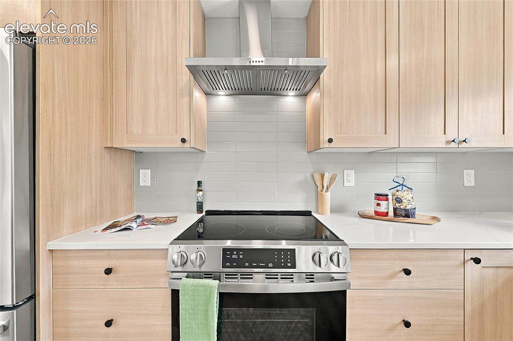 Image 11 of 29: Kitchen