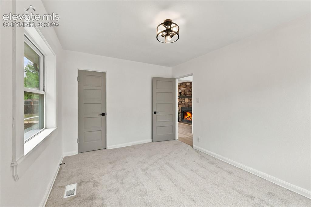 Image 14 of 29: Bedroom