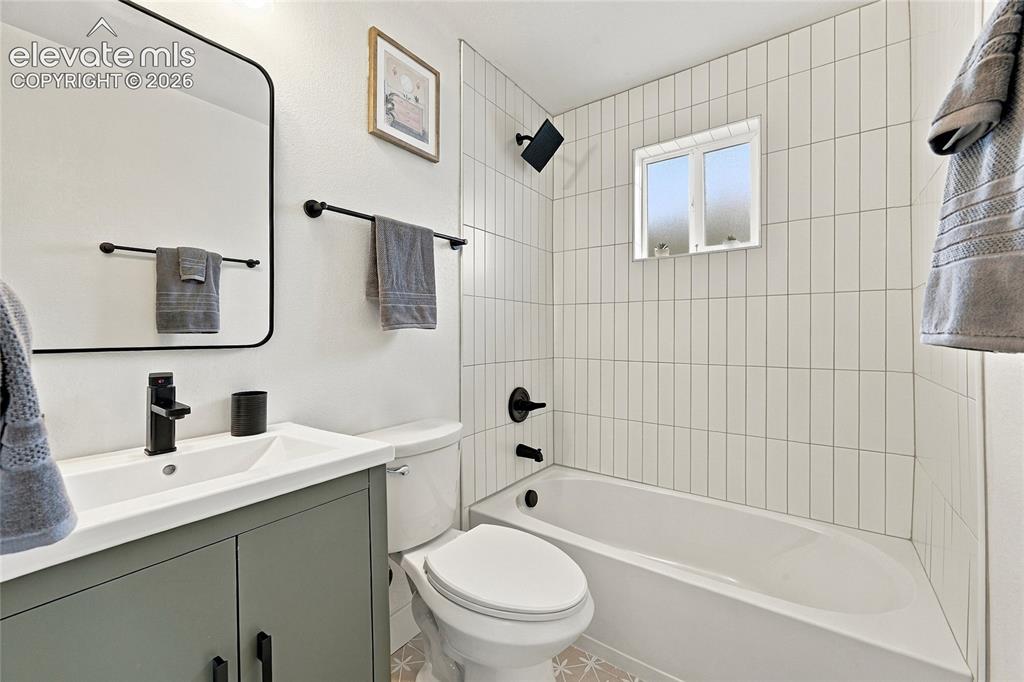 Image 16 of 29: Bathroom