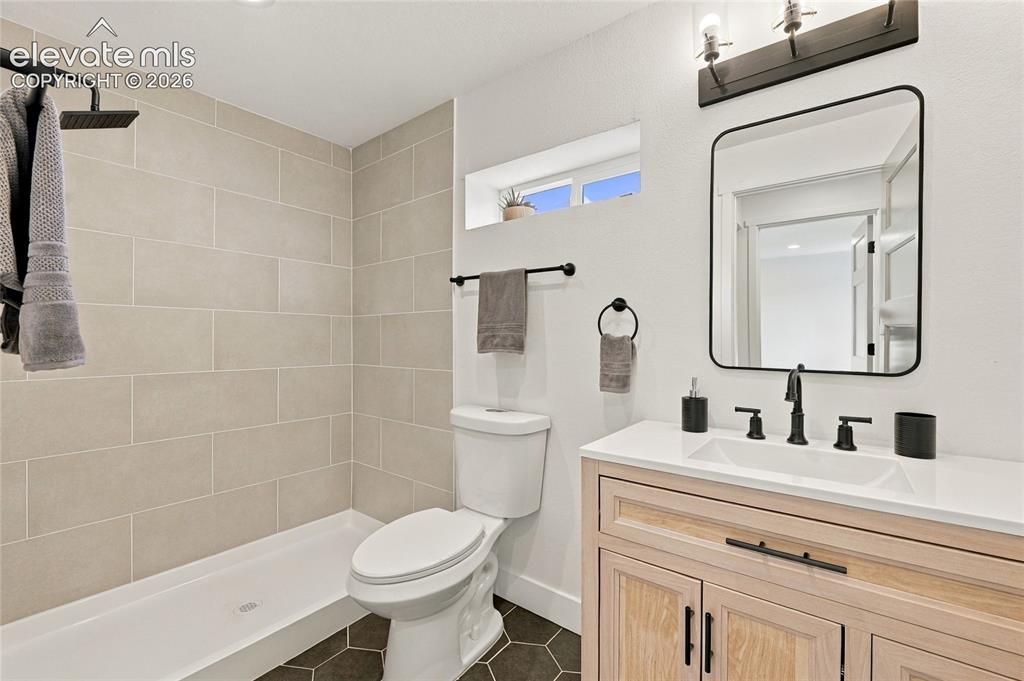 Image 22 of 29: Bathroom