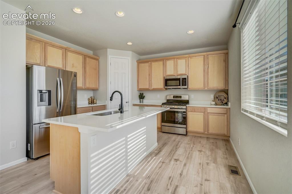 Image 10 of 41: Kitchen