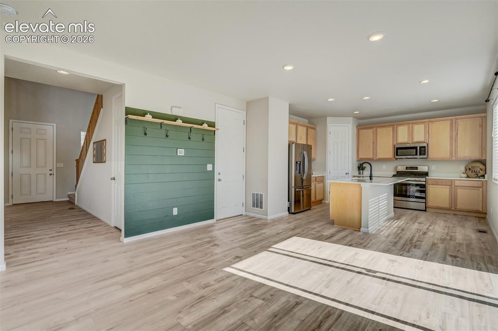 Image 9 of 41: Kitchen