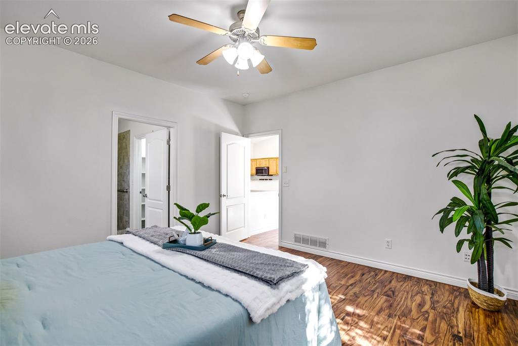 Image 14 of 49: Bedroom