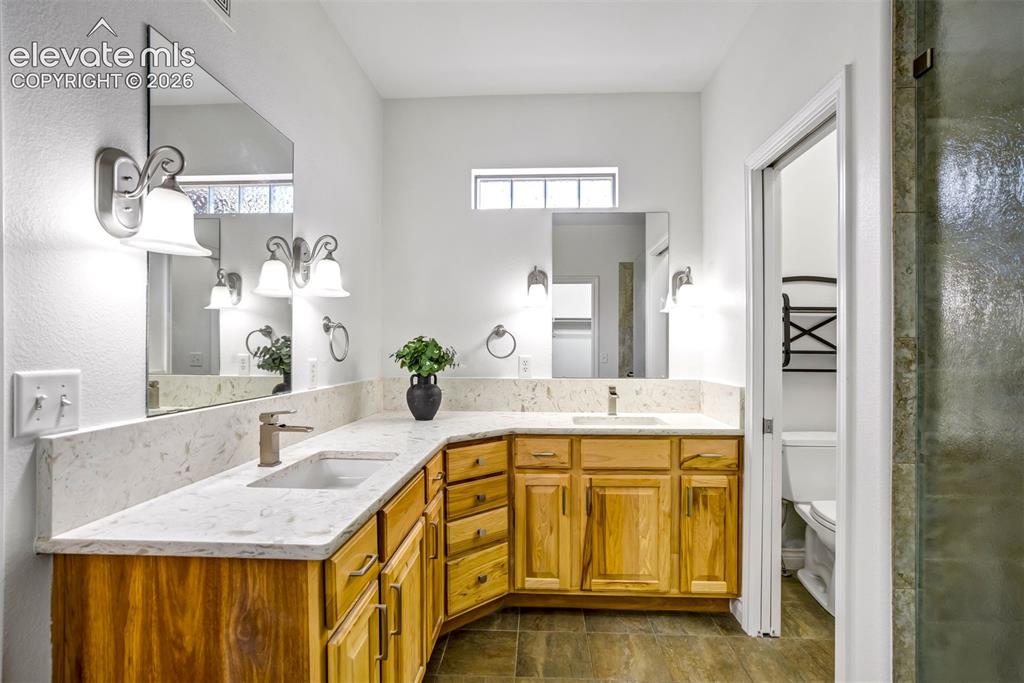 Image 15 of 49: Bathroom