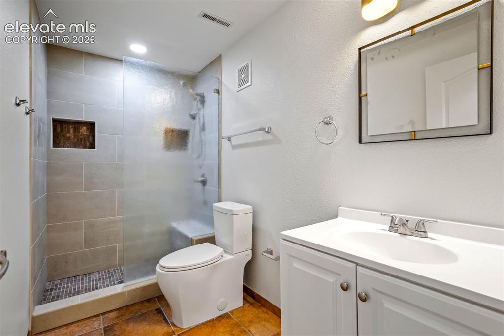 Image 39 of 49: Bathroom