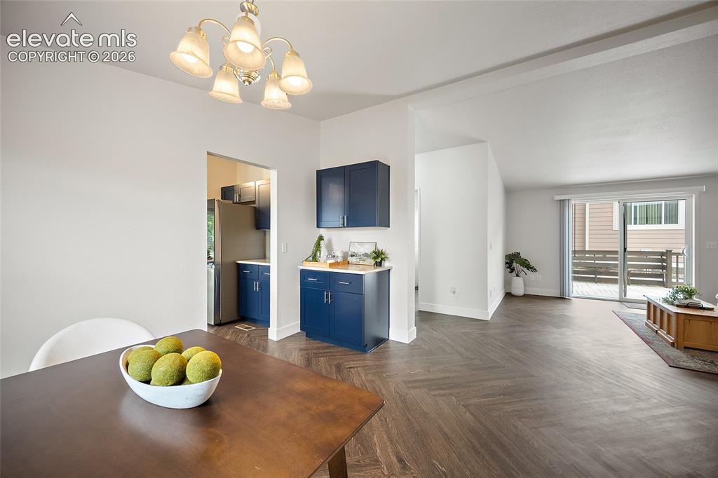 Image 12 of 26: Dining Area
