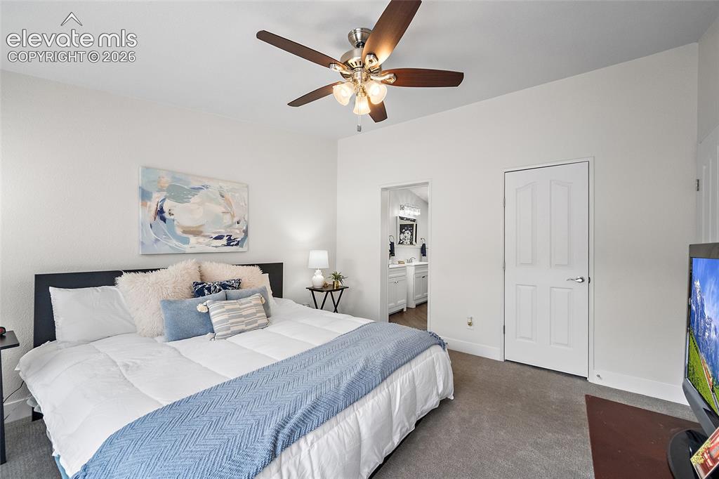 Image 15 of 26: Bedroom