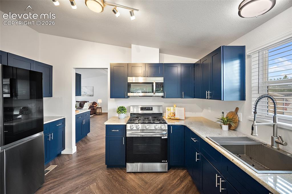 Image 2 of 26: Kitchen