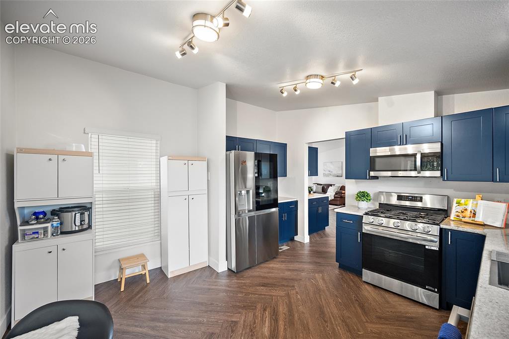 Image 5 of 26: Kitchen
