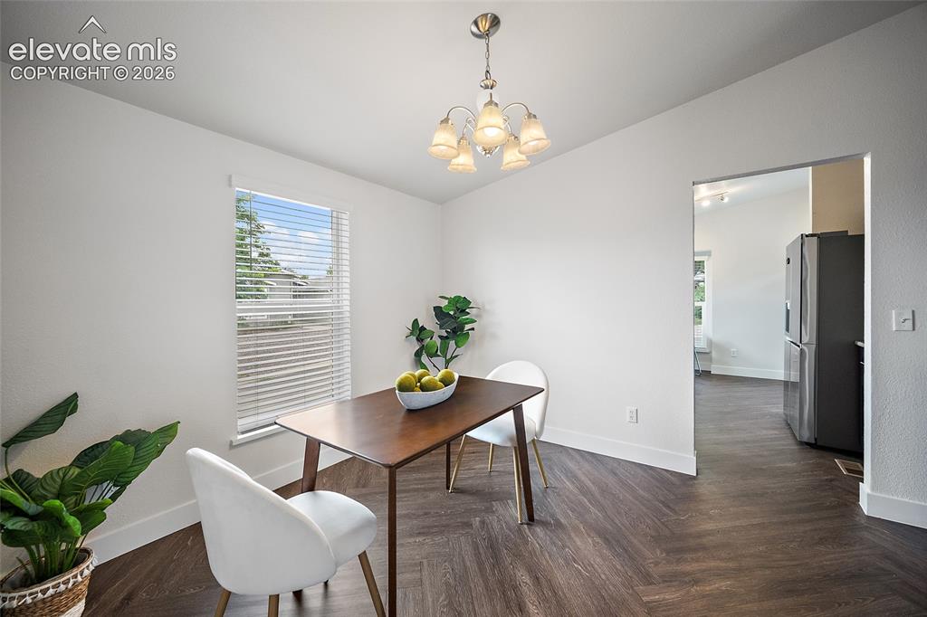Image 9 of 26: Dining Area