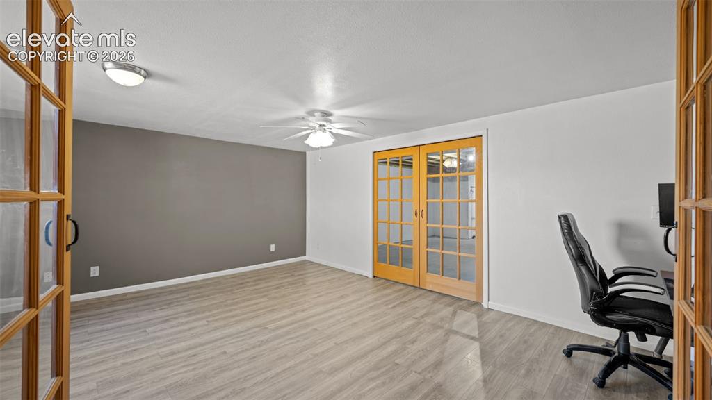 Image 19 of 37: Family Room