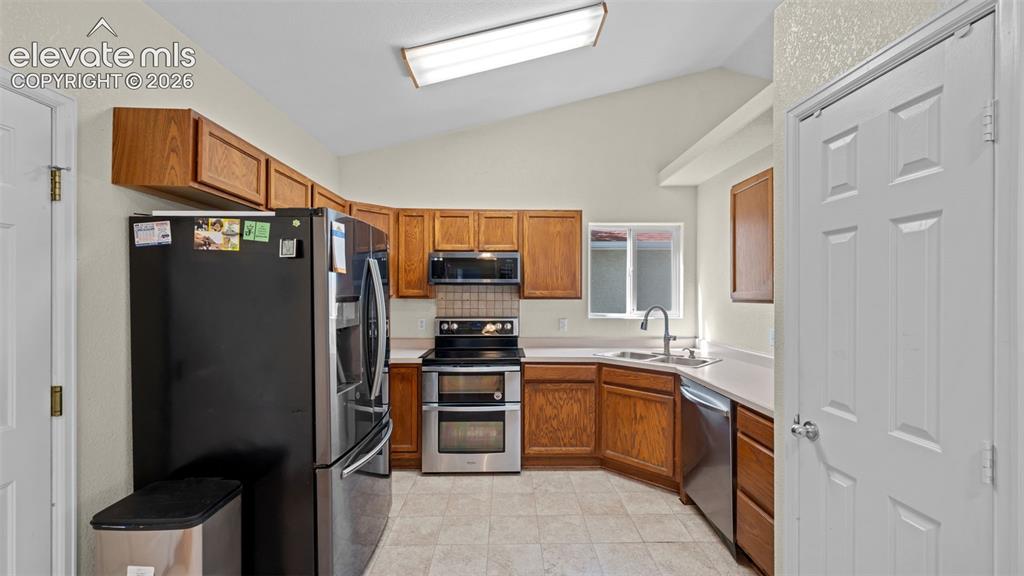 Image 5 of 37: Kitchen