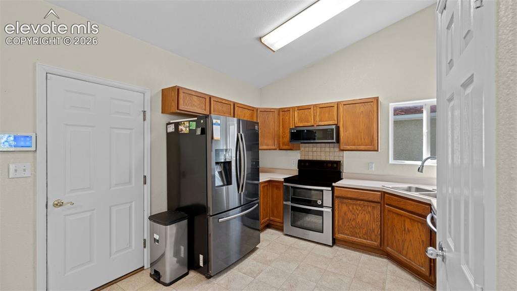 Image 6 of 37: Kitchen