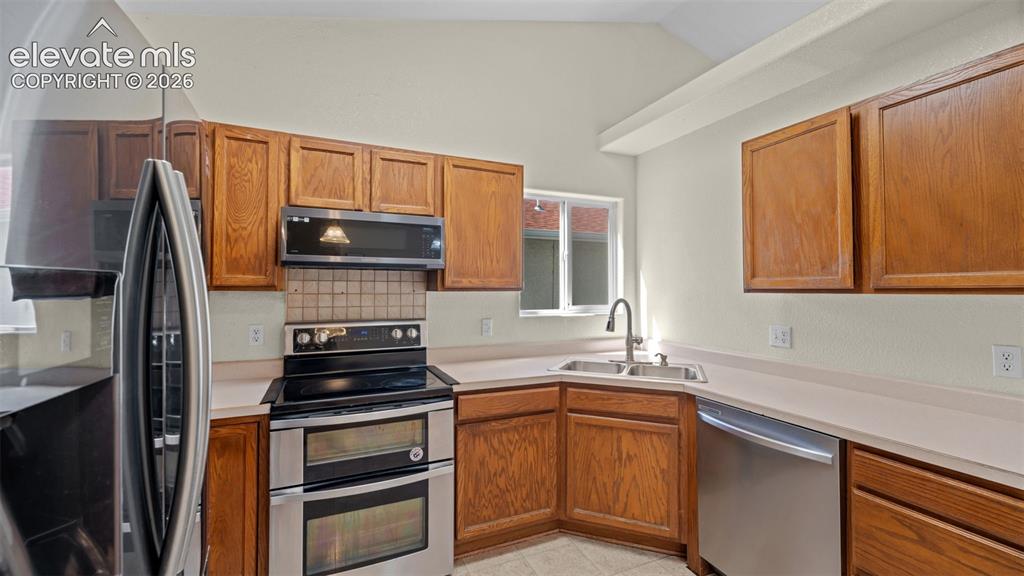 Image 7 of 37: Kitchen