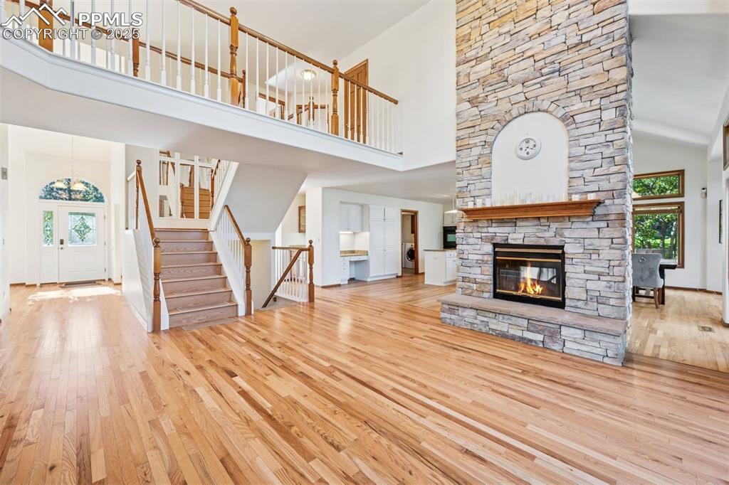 Image 14 of 50: Living Room