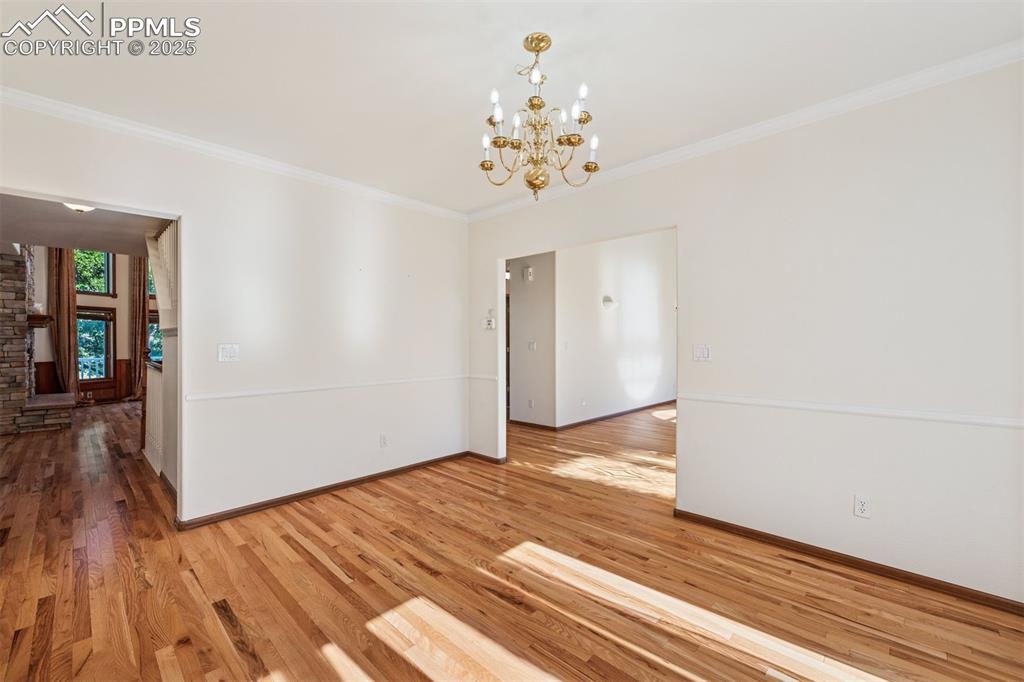 Image 18 of 50: Dining Area