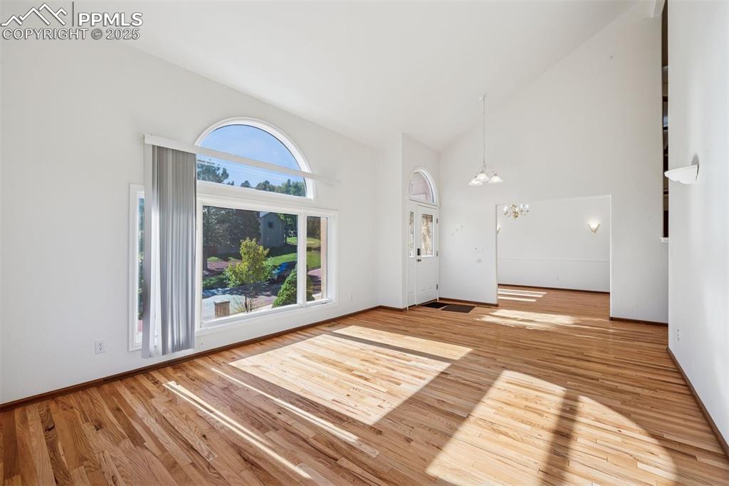 Image 21 of 50: Entry