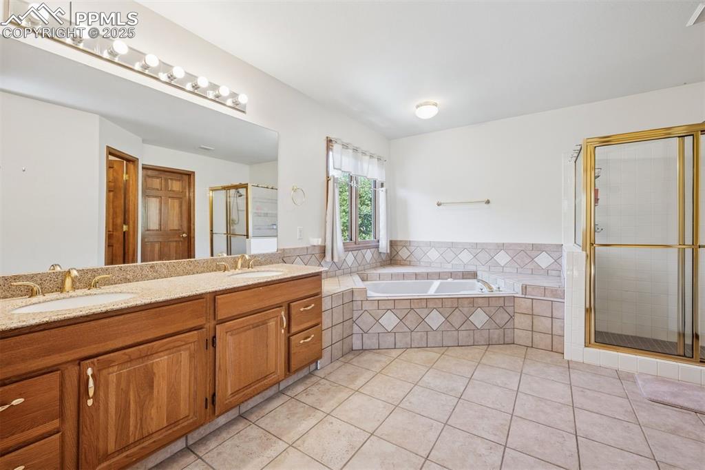 Image 29 of 50: Bathroom