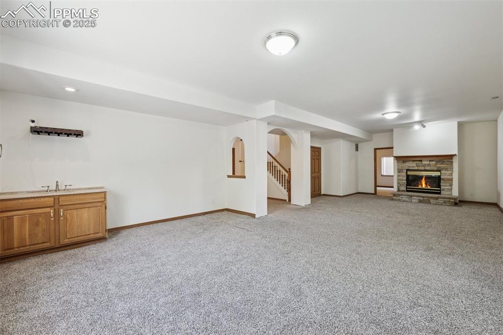 Image 39 of 50: Living Room