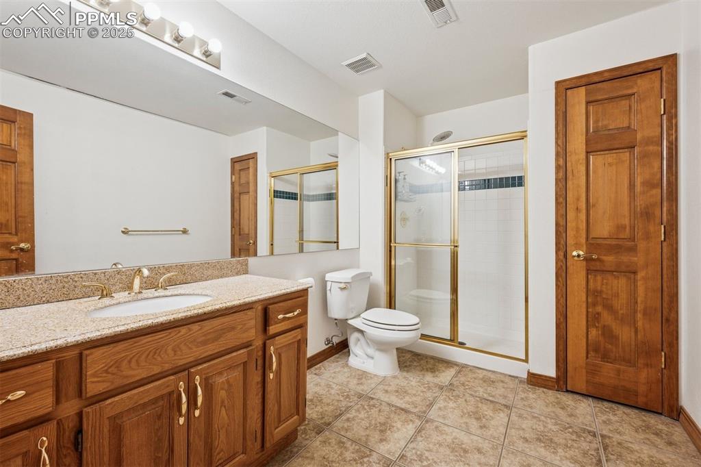 Image 46 of 50: Bathroom