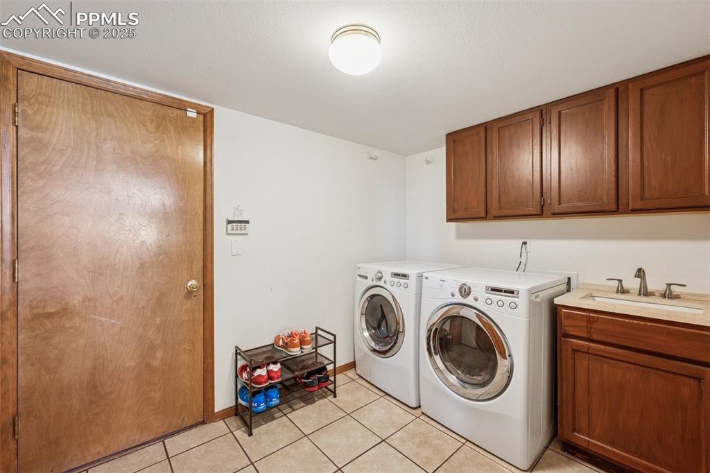 Image 48 of 50: Main Level Laundry