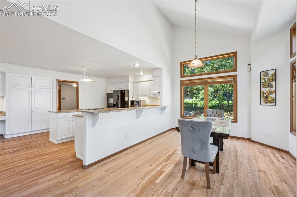 Image 8 of 50: Kitchen