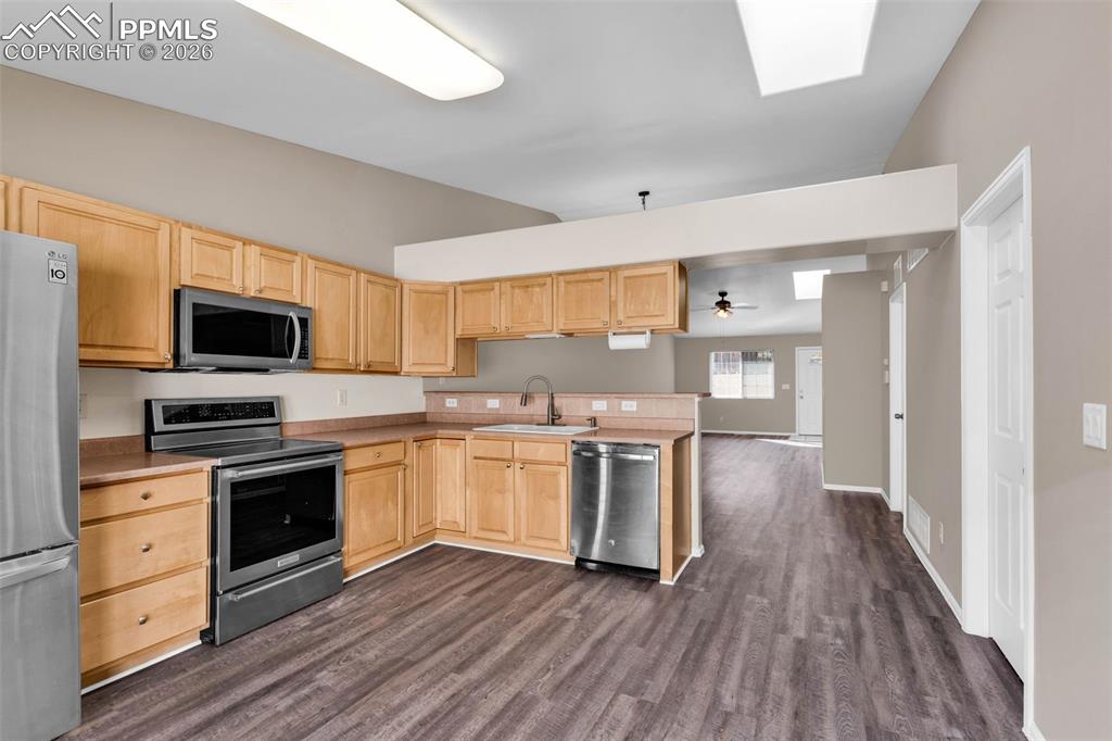 Image 12 of 28: Kitchen