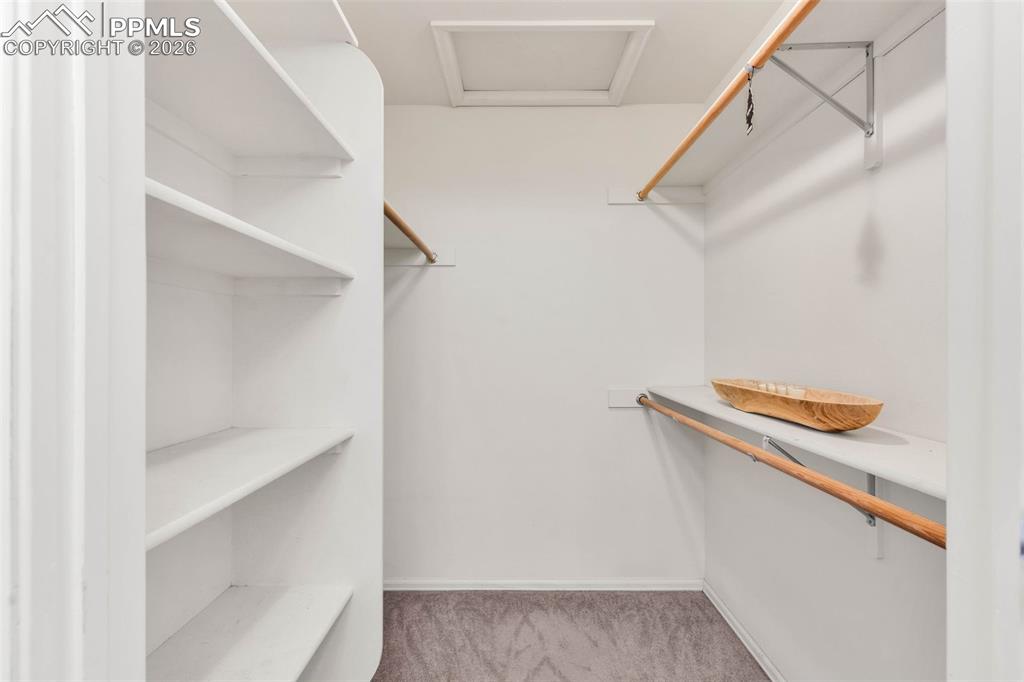 Image 17 of 28: Closet