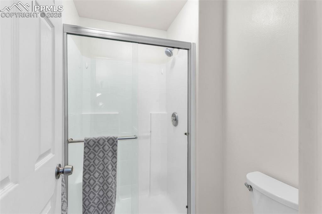 Image 18 of 28: Bathroom