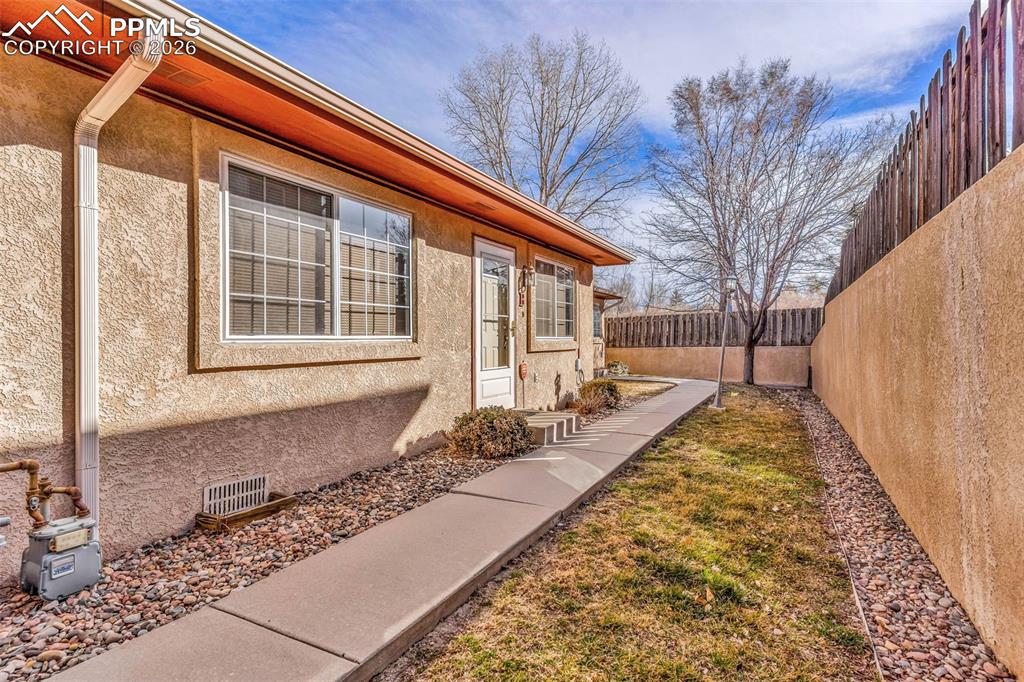 Image 2 of 28: exterior