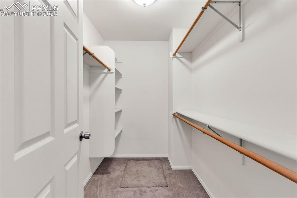 Image 21 of 28: Closet