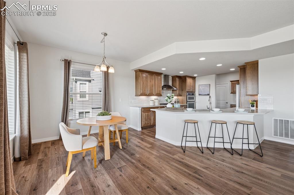 Image 19 of 50: Kitchen