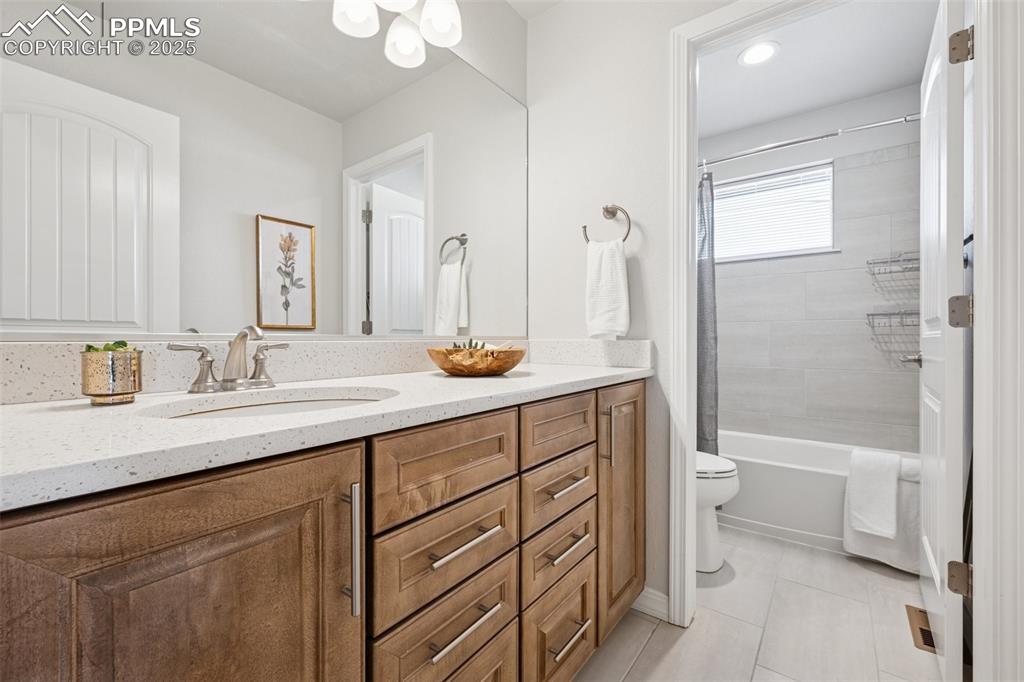Image 35 of 50: Hall bath for upper, secondary bedrooms
