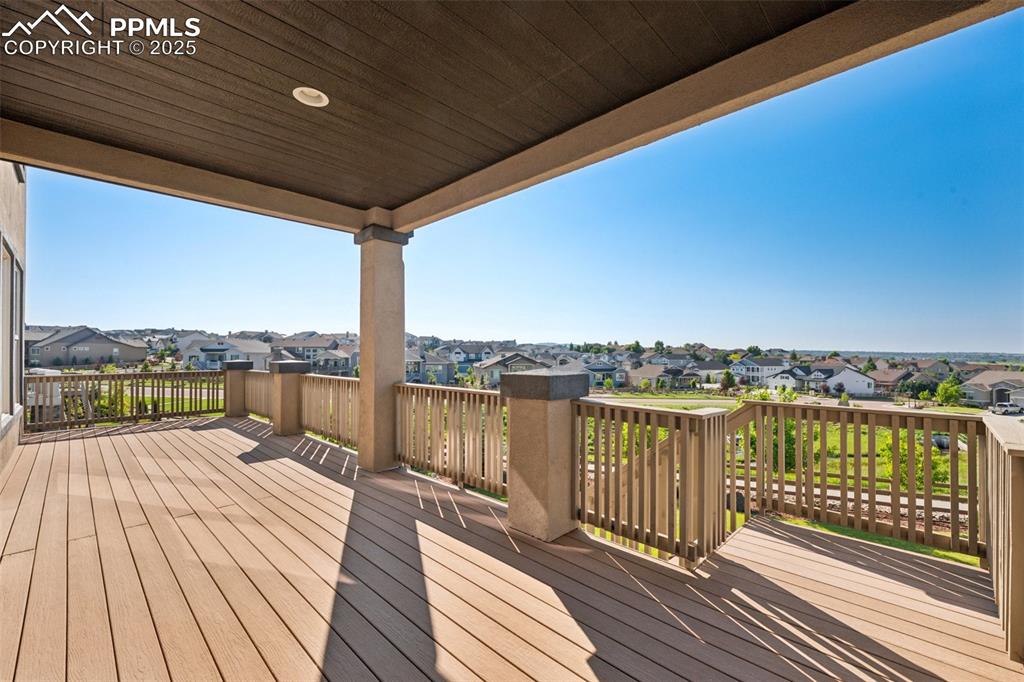 Image 8 of 50: Deck