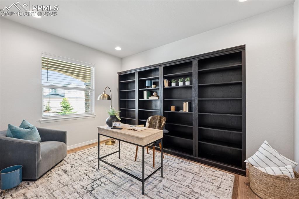 Image 9 of 50: Office