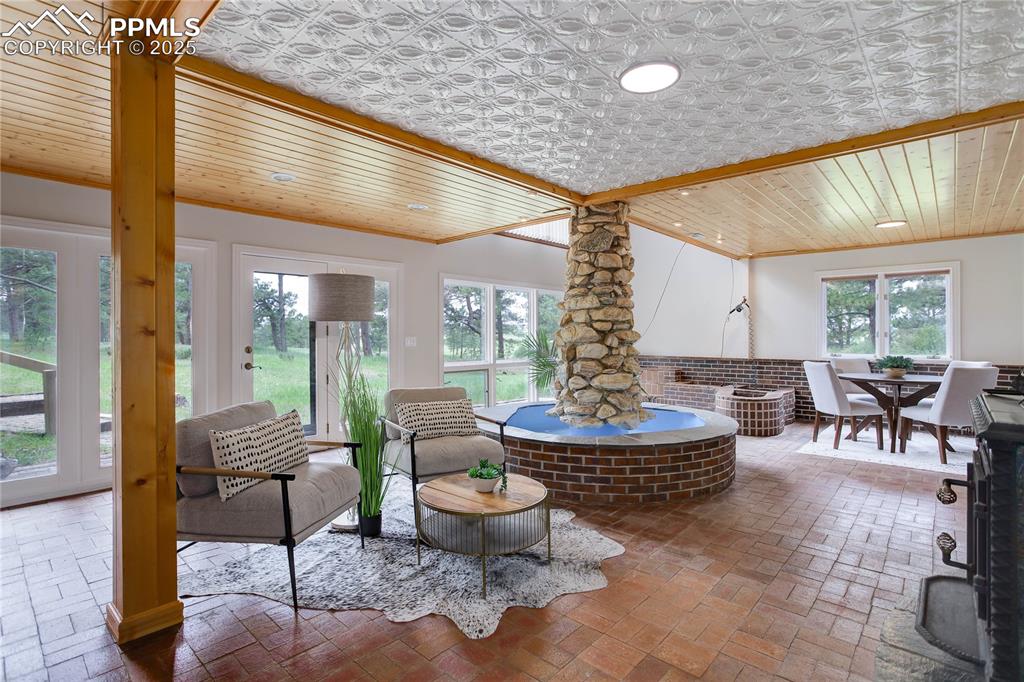 Image 21 of 33: Family room/solarium - lower level