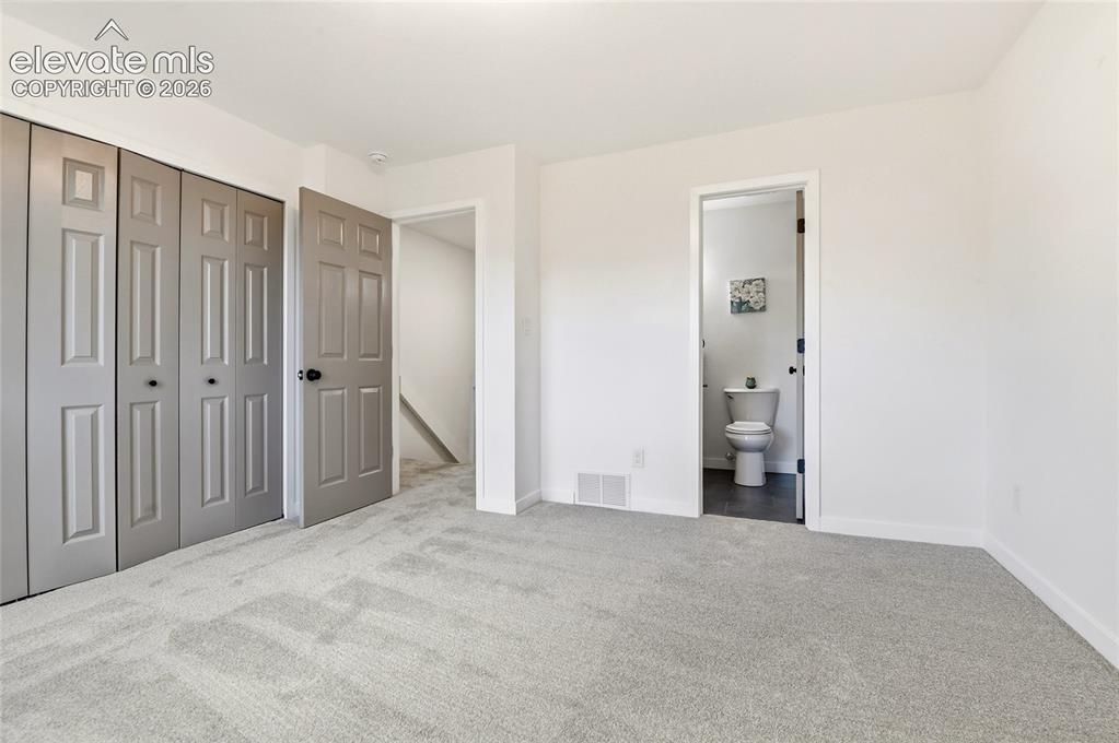 Image 16 of 26: Bedroom