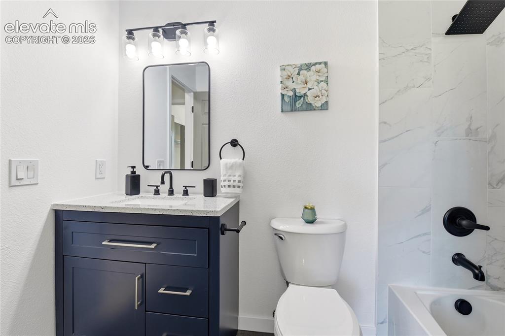 Image 17 of 26: Bathroom