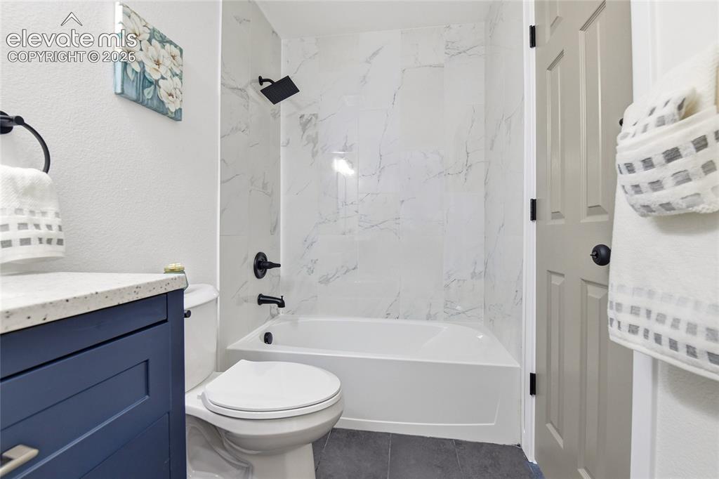 Image 18 of 26: Bathroom