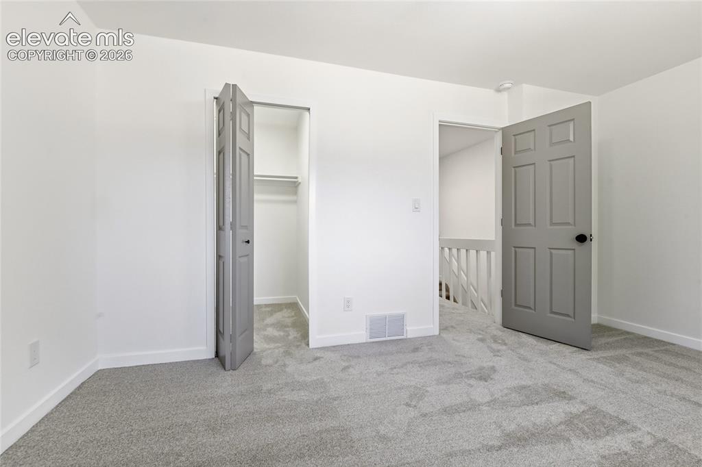 Image 19 of 26: Bedroom
